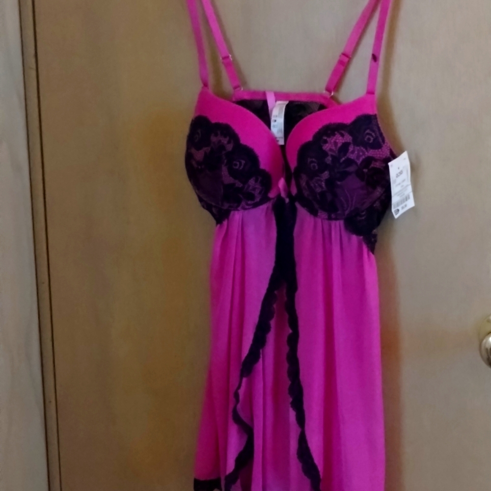 Women's push-up bra lingerie sized medium pink and black
